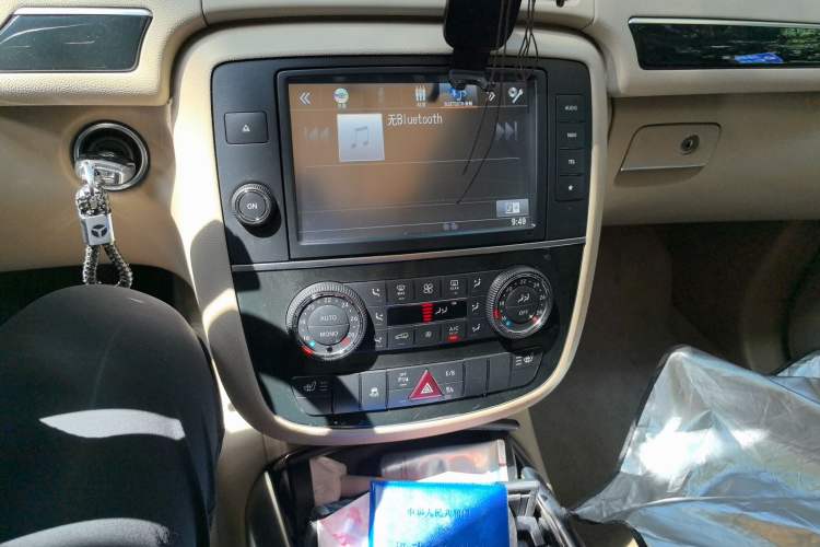 Used Mercedes-Benz R-Class 2015 R 320 4MATIC Luxury Model Audio And AC Panel