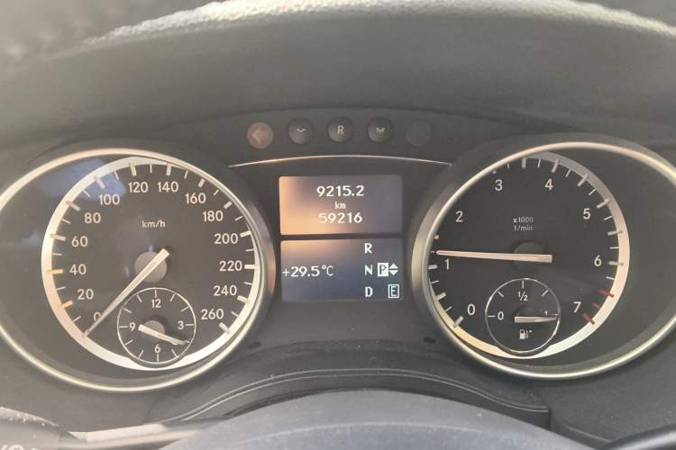 Used Mercedes-Benz R-Class 2017 R 320 4MATIC Business Edition Prestige Model Instrument Cluster