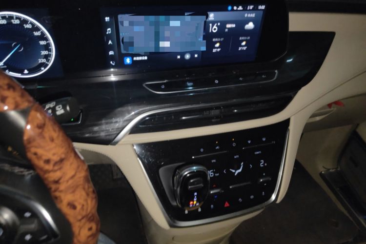 Used Buick GL8 2022 ES Landtrek 653T Luxury Edition Audio And AC Panel