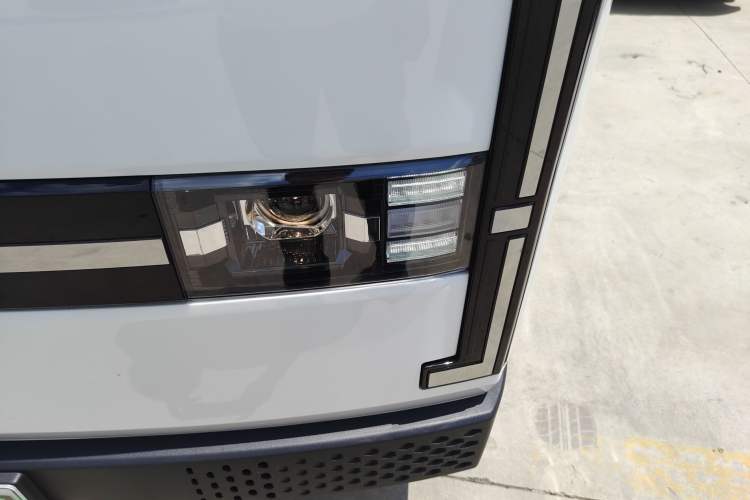 Used SRM New Energy E3L 2024 Standard 6-Seater Bus
