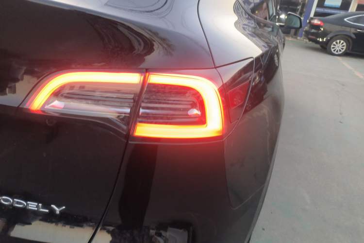 Used Tesla Model Y 2022 Long-Range All-Wheel-Drive Version