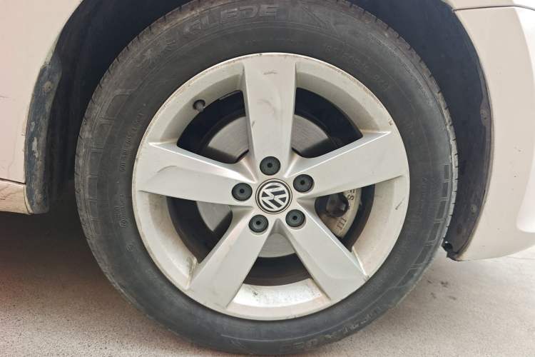 Used Volkswagen Santana 2015 1.4L Manual Comfort Edition Right Front Wheel Hub