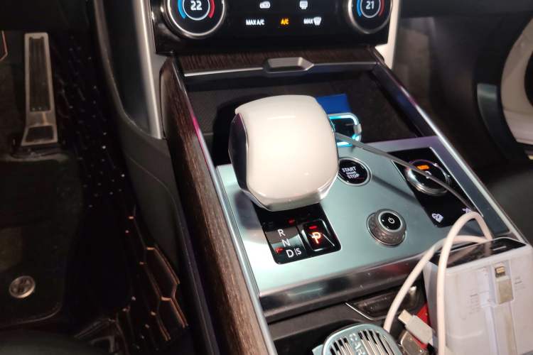 Used Land Rover Range Rover 2023 Revised Version 3.0 L6 400 PS Extended Luxury Edition
