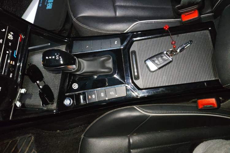 Used Volkswagen Passat 2022 330TSI Elite Edition Gear Lever