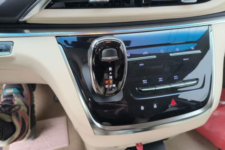 Used Buick GL8 2023 Land Executive Class 652T Luxury Model
