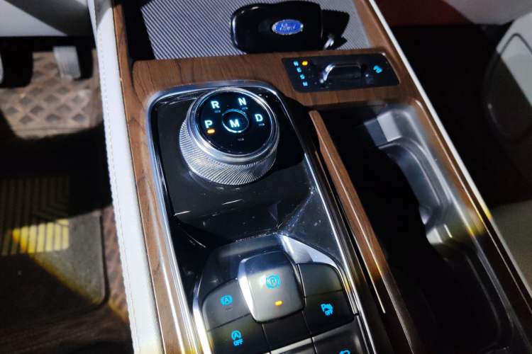 Used Ford Equator 2021 EcoBoost 225 Premier 6-Seater Gear Lever