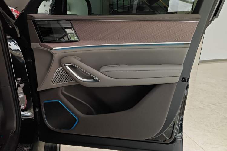 Used Denza N9 2025 Flagship Model
