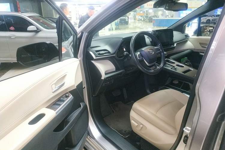 Used Toyota SIENNA 2021 2.5L Hybrid Luxury Edition Driver Seat