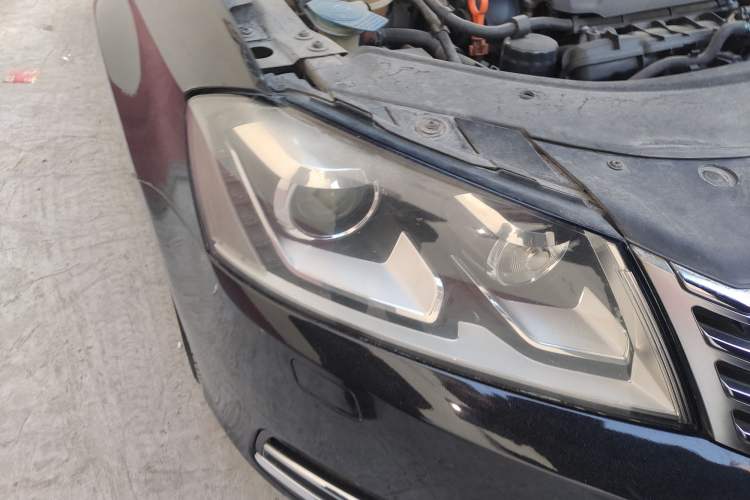 Used Volkswagen Magotan 2012 1.8TSI Prestige Model Right Front Headlight