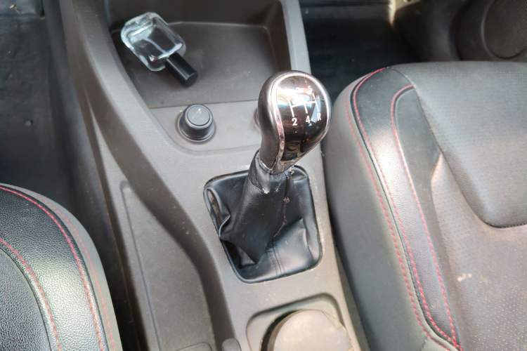 Used Wuling Hongguang 2015 1.5L S Base Model China IV
