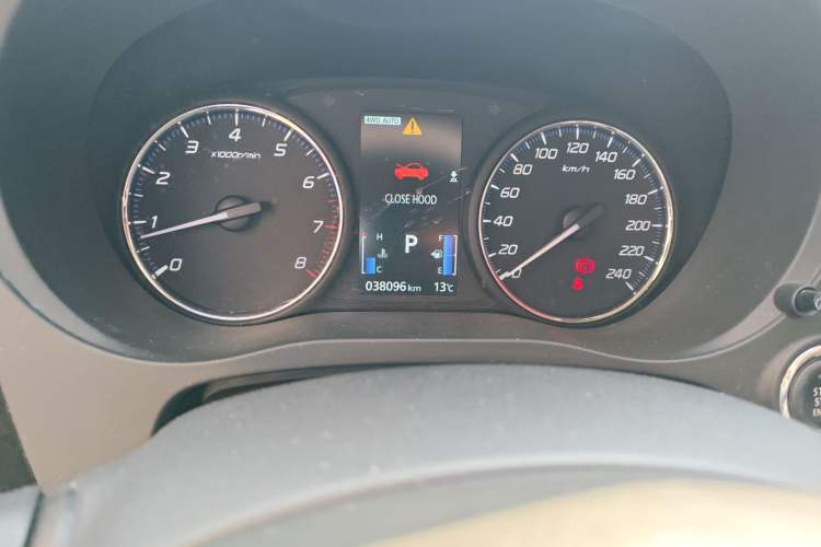 Used Mitsubishi Outlander 2019 2.4L 4x4 Zhi Xiang Edition 7 Seats China VI Standard
