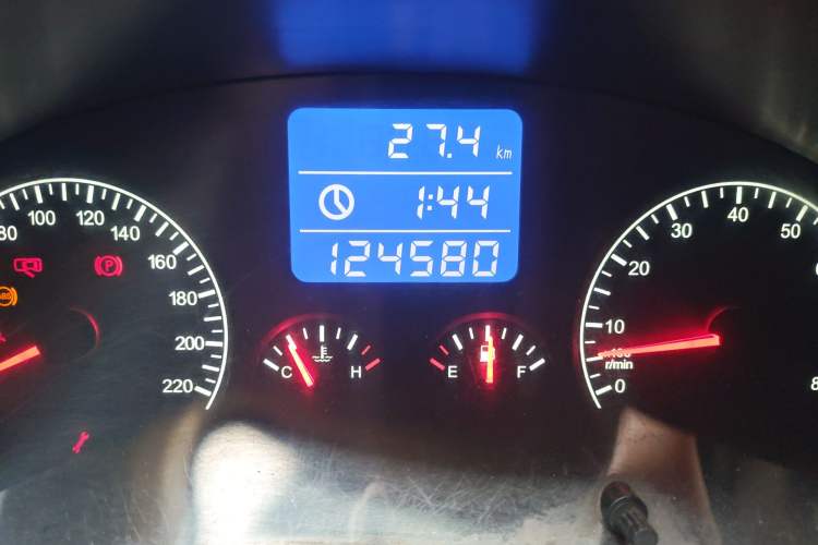 Used Chery Tiggo 2012 Elite Edition 1.6L Manual Comfort DVVT Odometer Close Up