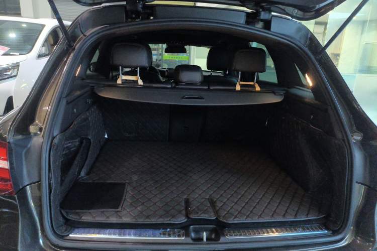 Used Mercedes-Benz GLC 2017 GLC 260 4MATIC Luxury Model