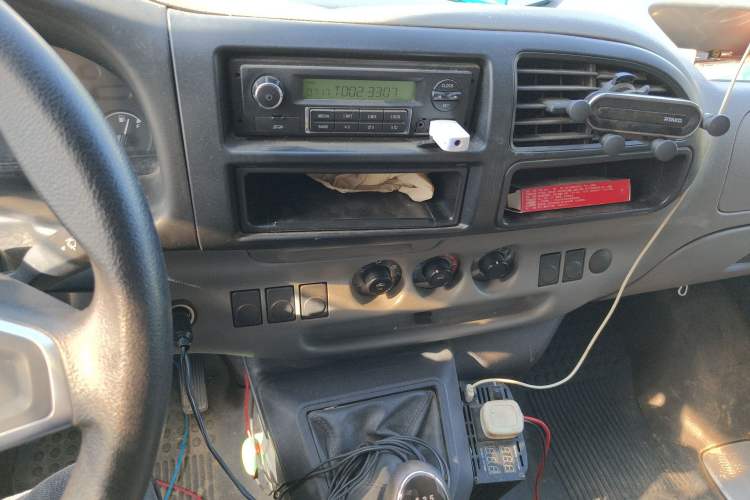 Used JMC Transit 2019 2.8T Commercial Version Short Wheelbase Mid-Roof 6-Seater China VI JX493