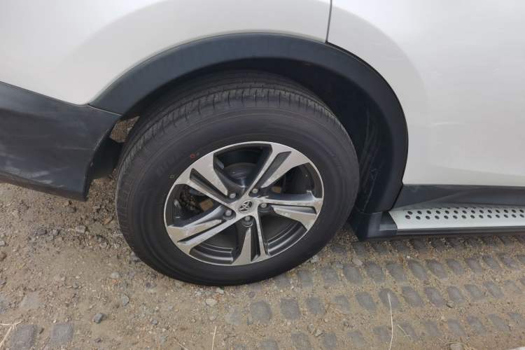 Used Toyota RAV4 2015 2.0L CVT Two-Wheel Drive Fashion Edition