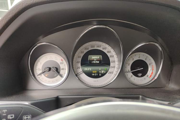 Used Mercedes-Benz GLK-Class 2014 GLK 200 Standard Model Odometer Close Up