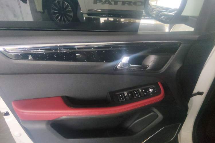 Used SWM G05 2022 PRO 1.5T DCT Luxury Model 7 Seats