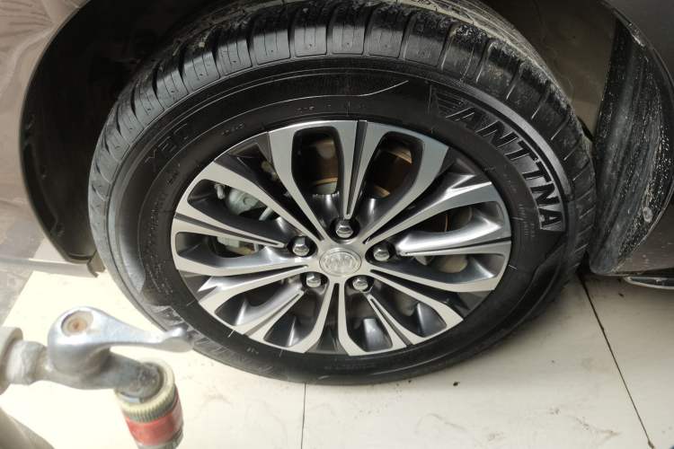 Used Buick GL8 2023 Land Executive Class Comfort Model