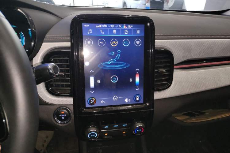 Used Chery QQ Little Ant 2022 Sweet Pink Edition Half-Sugar Version Lithium Iron Phosphate 29.2 kWh 30 kW 301 km Audio And AC Panel