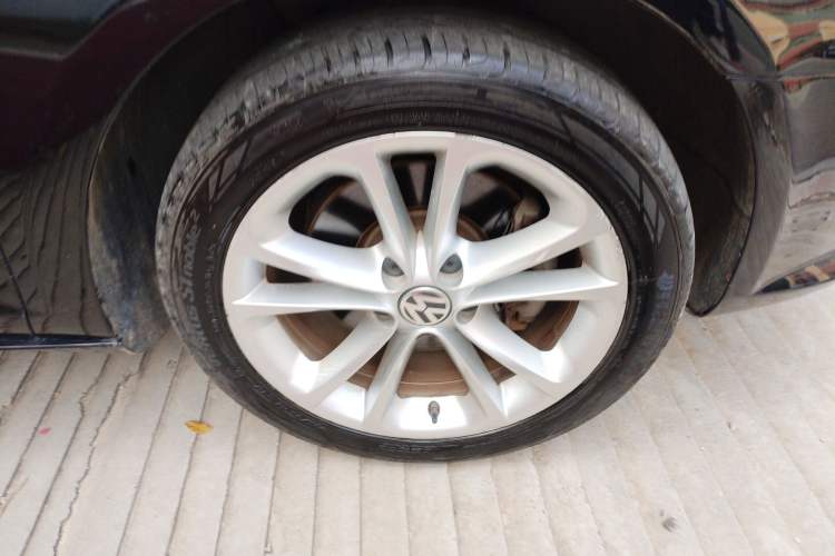 Used Volkswagen FAW-Volkswagen CC 2011 2.0 TSI Luxury Edition Right Front Wheel Hub
