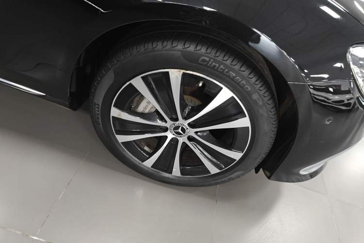 Used Mercedes-Benz E-Class New Energy 2022 E 350 e L Plug-in Hybrid Sedan Right Front Wheel Hub