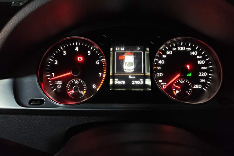 Used Volkswagen CC 2015 1.8TSI Luxury Model Odometer Close Up