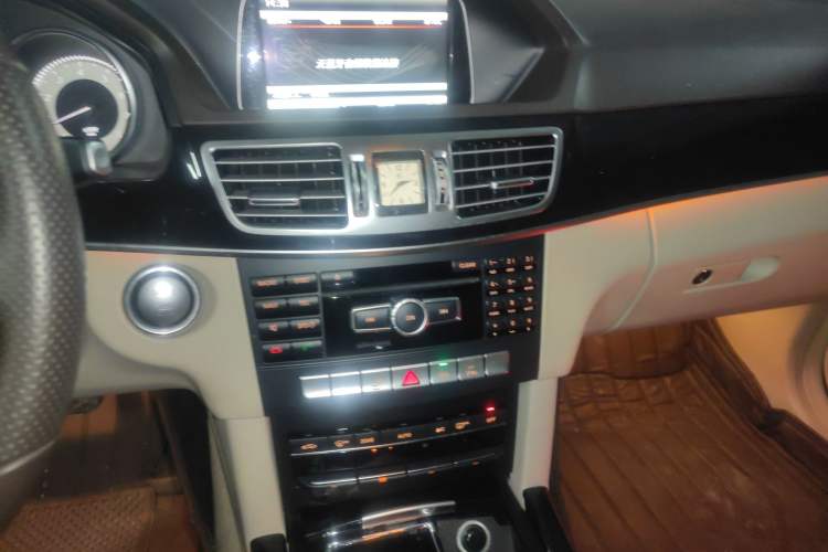 Used Mercedes-Benz E-Class 2015 Restyled E 260 L Sport Edition Audio And AC Panel