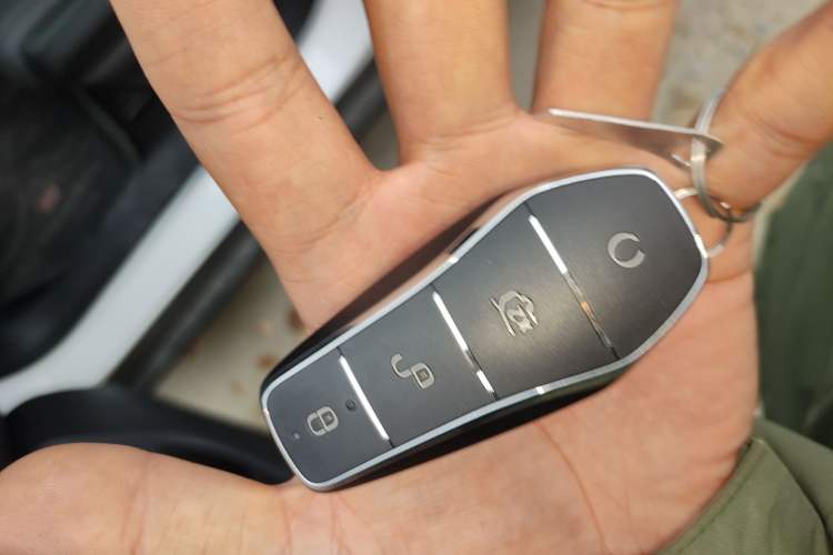 Used BYD Qin L 2025 DM-i Smart Drive 80KM Superior Model Vehicle Key