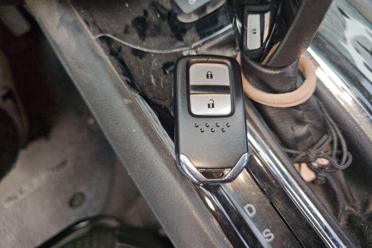 Used Honda Vezel 2017 1.8L CVT Front-Wheel Drive Pioneer Edition Vehicle Key