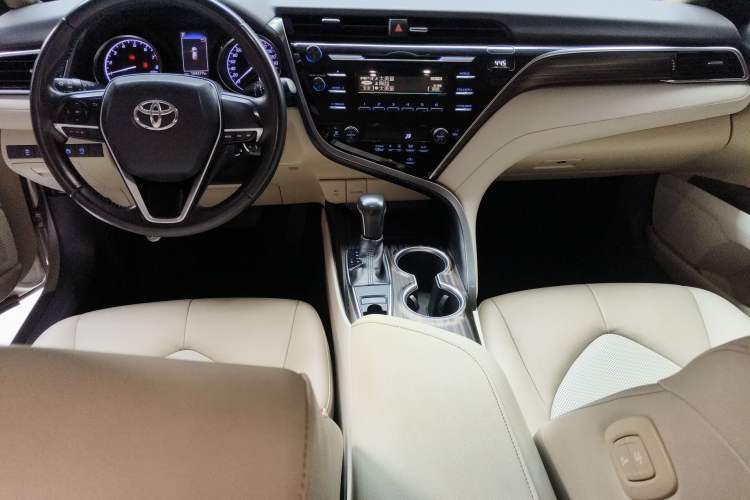 Used Toyota Camry 2018 2.0E Leading Edition
