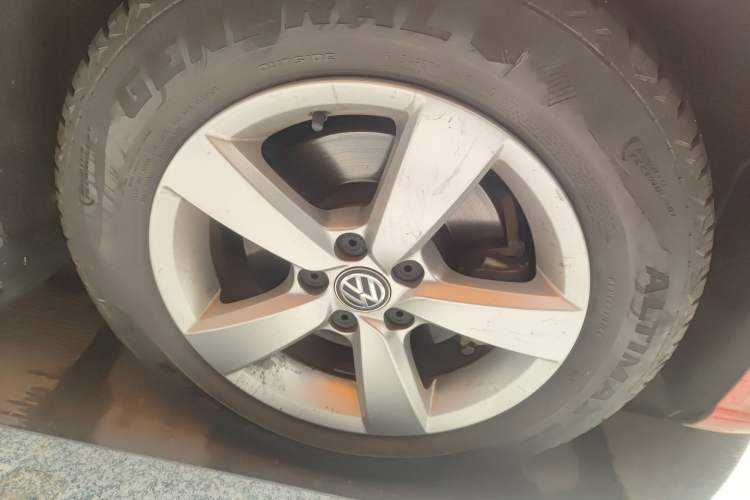 Used Volkswagen Gran Lavida 2015 1.6L Automatic Fashion Edition Right Front Wheel Hub