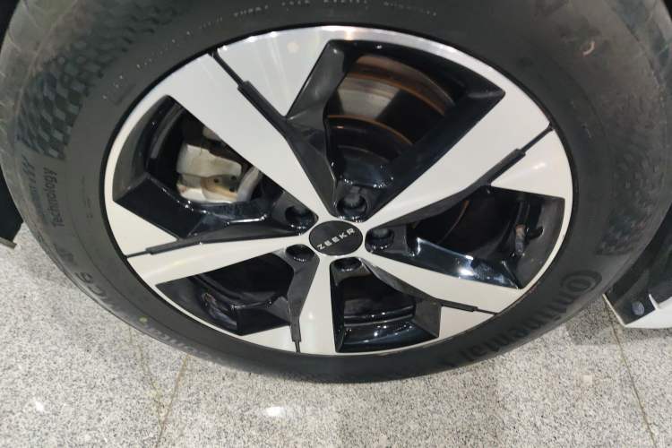 Used Zeekr 001 2022 Ultra-Long Range Single-Motor WE Version Right Rear Wheel Hub