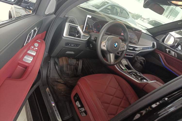 Used BMW X5 2023 xDrive 40Li M Sport Night Edition Package Driver Seat