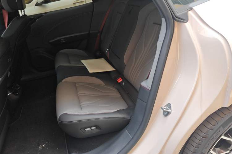 Used Zeekr 007GT 2025 Rear-Drive Intelligent Driving Version 75 kWh Left Rear Seat