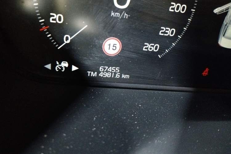 Used Volvo S60 2021 T4 Zhiyuan Luxury Edition Odometer Close Up