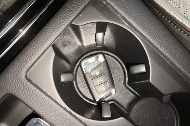 Used Volkswagen Magotan 2023 2 Million Units Commemorative Edition 330TSI DSG Luxury Version Vehicle Key