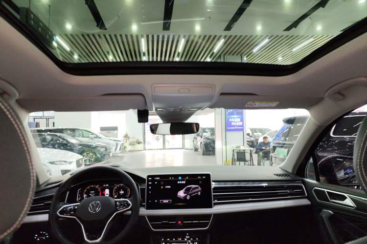 Used Volkswagen Tiguan L 2023 Restyled 330TSI Automatic Two-Wheel Drive R-Line Enhanced Comfort Version