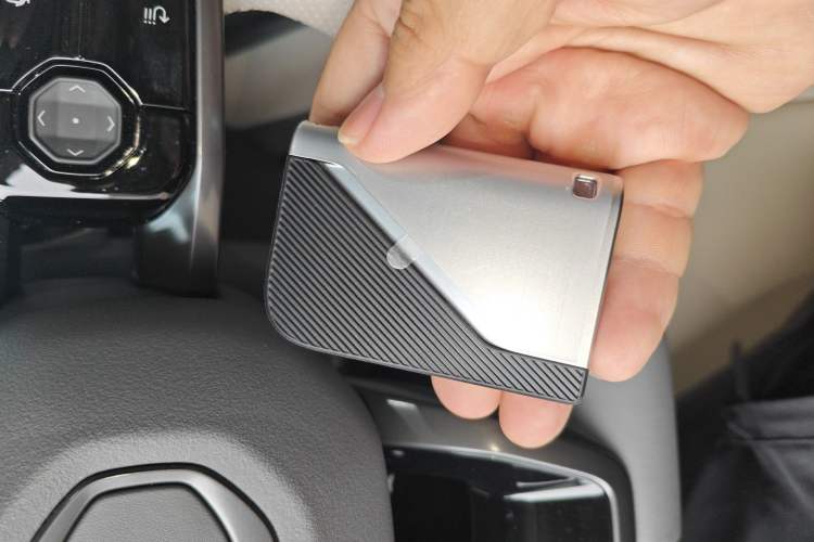 Used Lynk & Co 06 EM-P 2023 EM-P 126 Long-Range Halo Interior 1