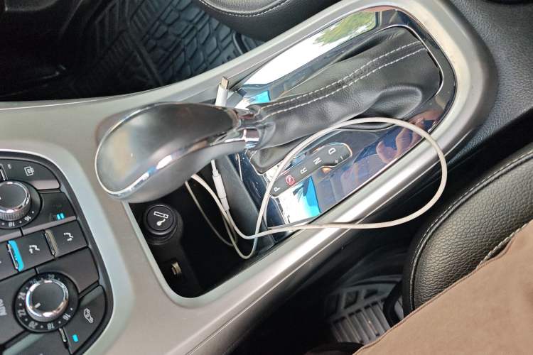 Used Buick GT 2012 XT 1.6L Automatic Fashion Edition Gear Lever