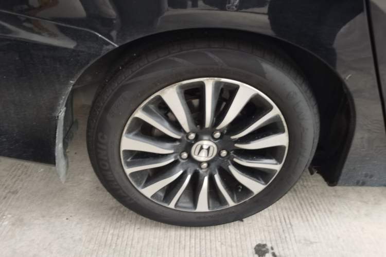 Used Honda Crider 2013 1.8L automatic luxury edition Right Rear Wheel Hub