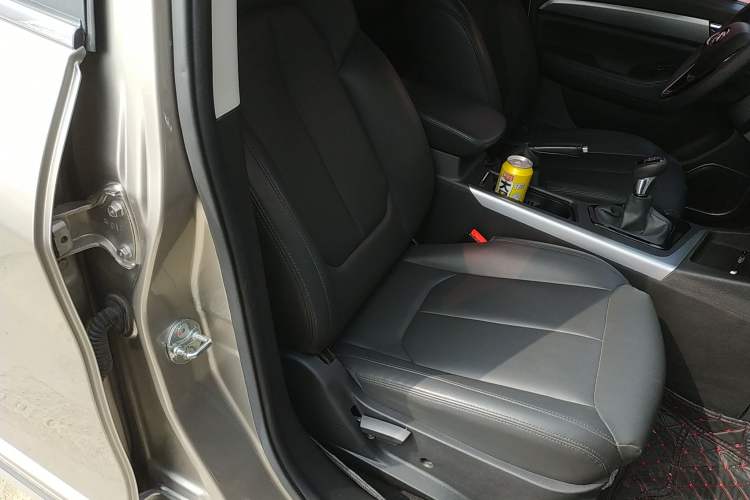 Used Soueast DX5 2019 1.5L Manual Luxury Version Right Front Seat