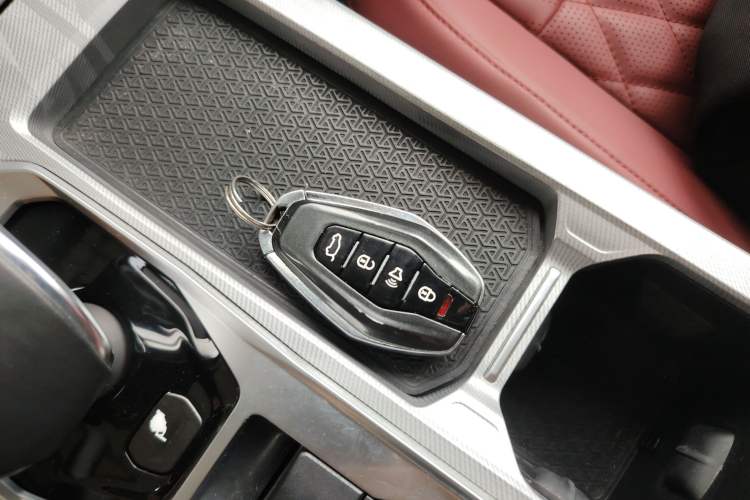 Used JETOUR X70 PLUS 2023 1.5T DCT Brave PLUS 7-Seater
