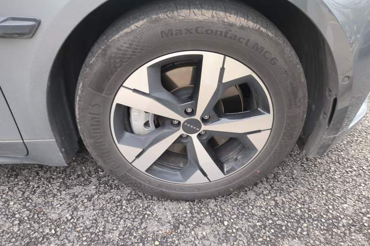 Used Zeekr 001 2023 WE Edition 86 kWh Right Front Wheel Hub