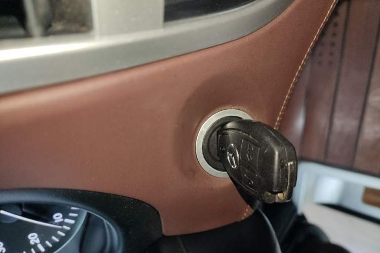 Used Mercedes-Benz Vito 2018 2.0T Business Version China VI Emission Standard
