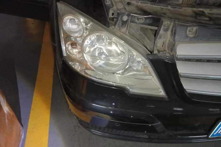 Used Mercedes-Benz Viano 2012 2.5L Hospitality Edition Right Front Headlight