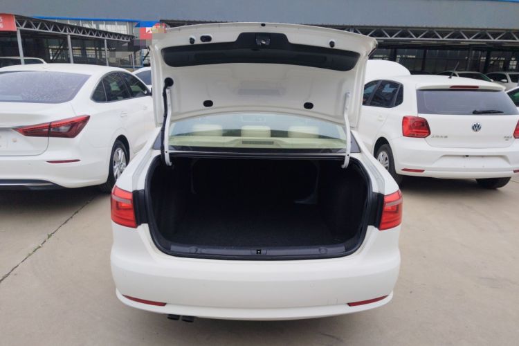 Used Volkswagen Lavida 2013 1.4TSI DSG Comfort Edition Trunk