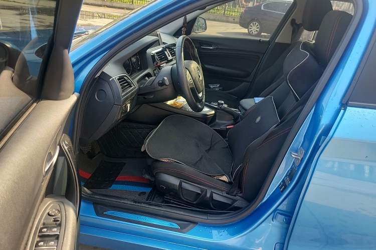 Used BMW 1 Series 2018 118i Sport Design Package Left Front Seat