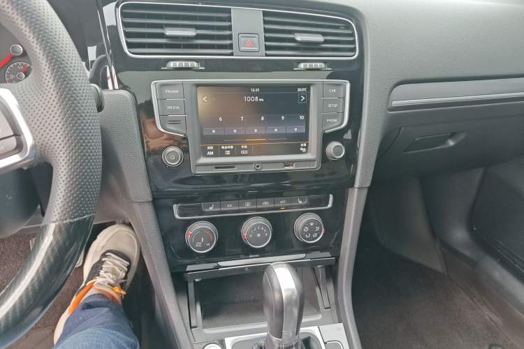 Used Volkswagen Golf 2016 1.4TSI Automatic R-Line Audio And AC Panel