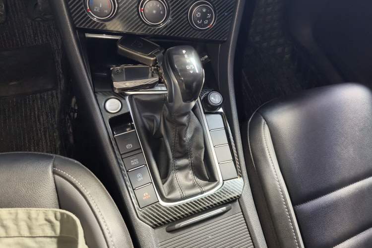 Used Volkswagen Sagitar 2021 200TSI DSG Comfort Connect Edition Gear Lever