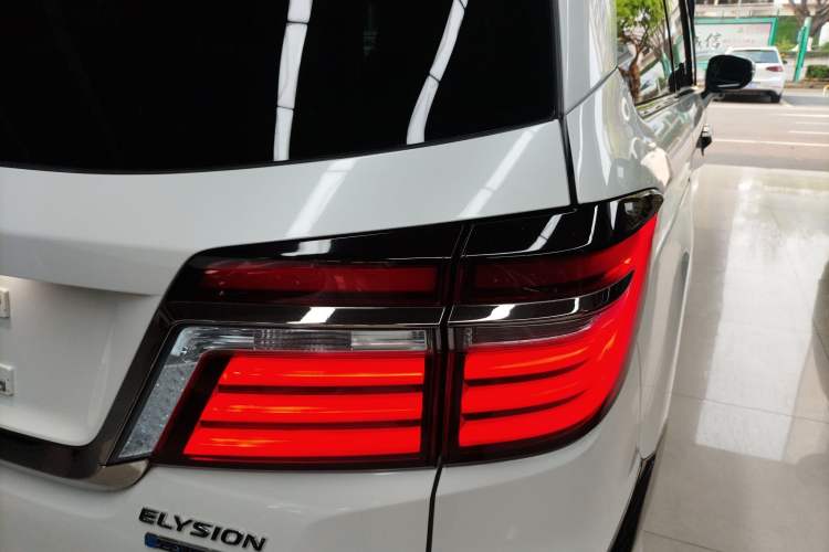 Used Honda Elysion 2019 2.0L Hybrid Luxury Edition
